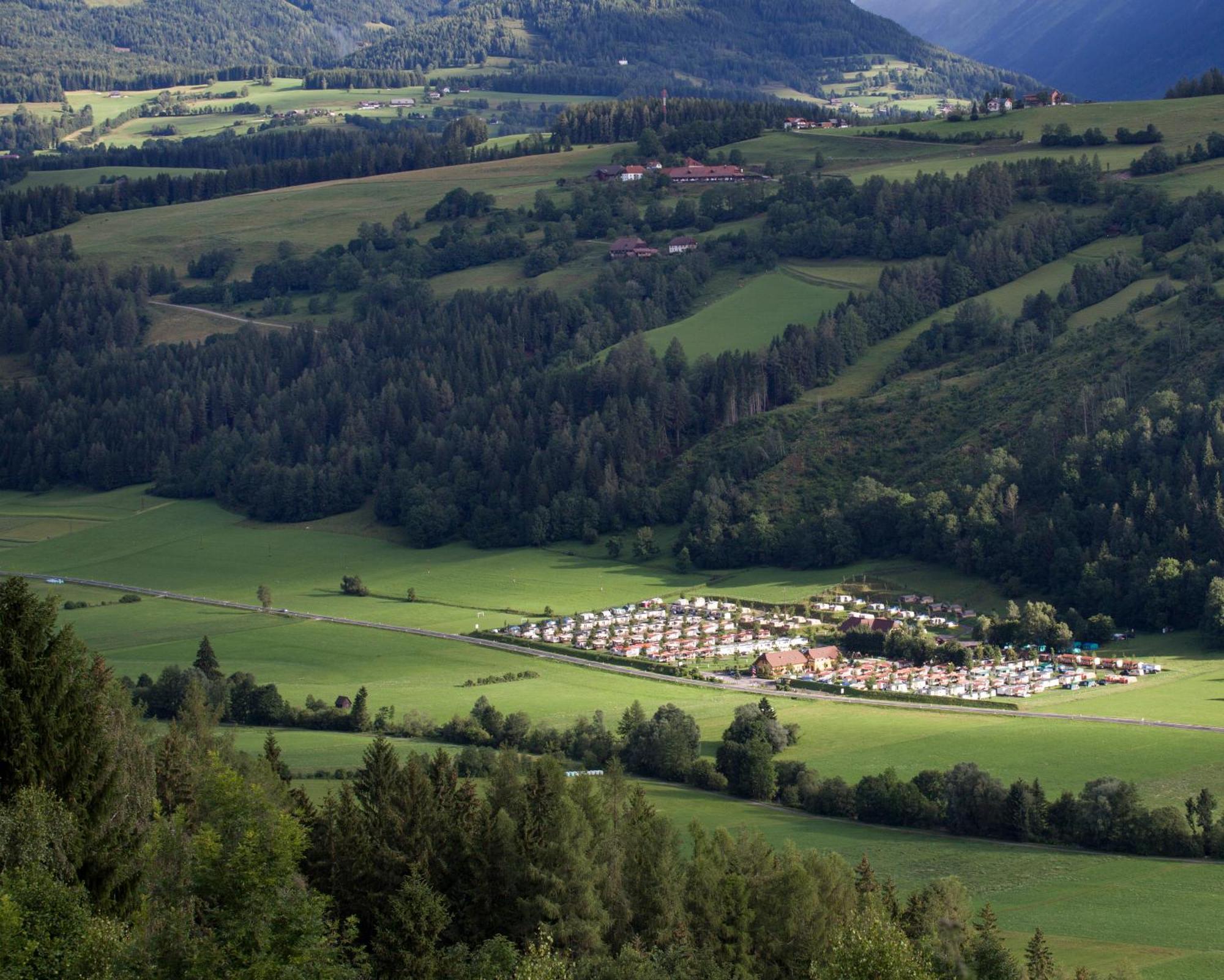 Albatross Mobile Homes On Camping Bella Austria Sankt Peter am Kammersberg ภายนอก รูปภาพ